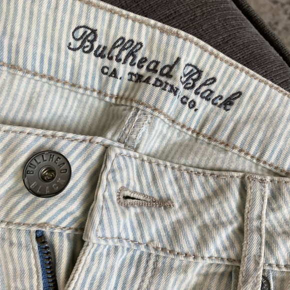 Bullhead Skinny jeans Sz 3 white/light blue, 15” wide, 32” L - Picture 3 of 4
